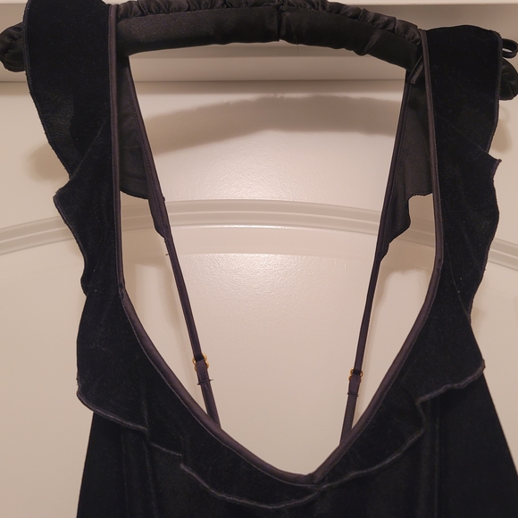 VICTORIA'S SECRET Velvet Lounge or Sleep Romper, Size: Medium (NEW) - Picture 5 of 8